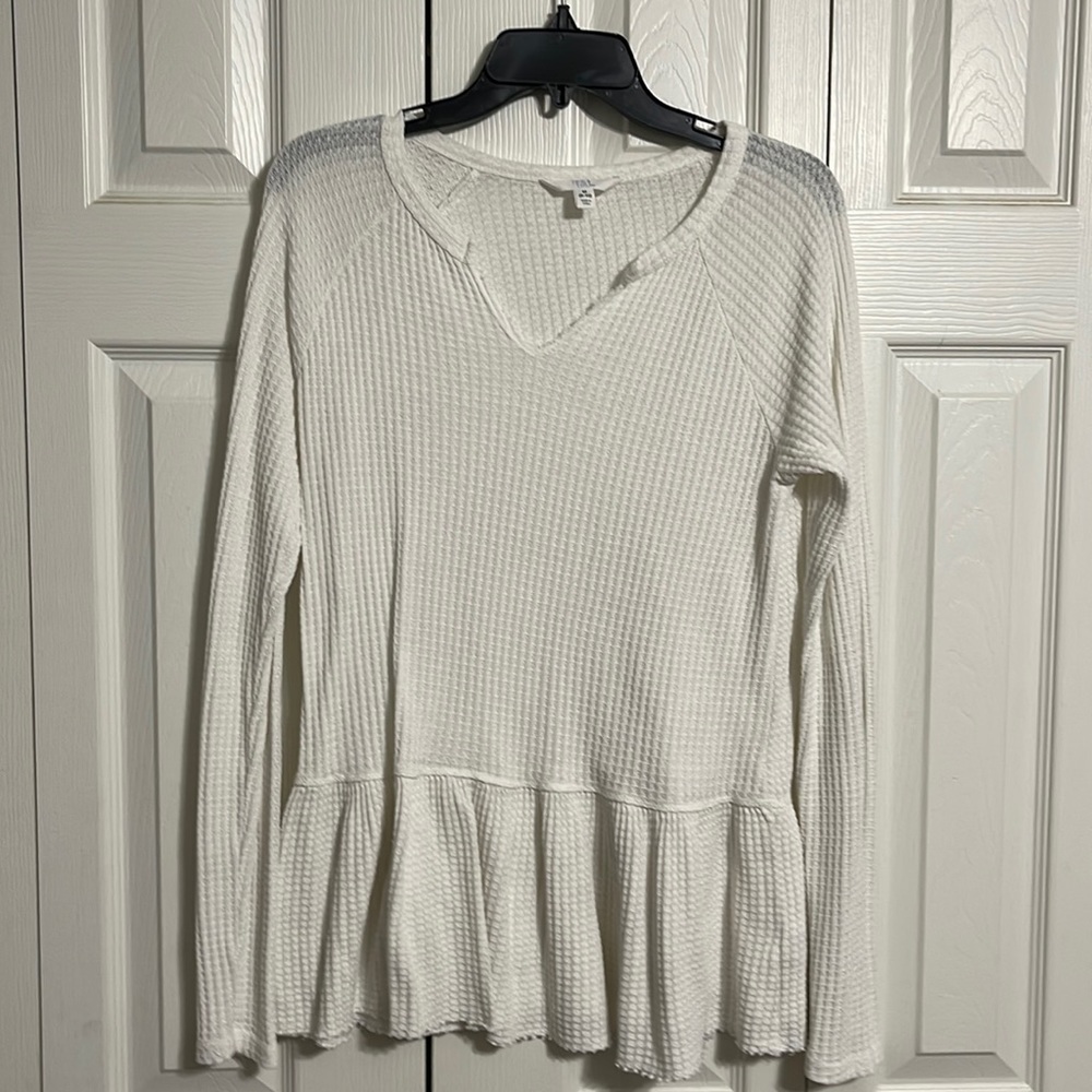 Cute white top to wear with jeans. Size medium.